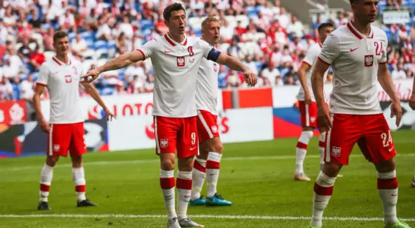 Ile zarabiają polscy piłkarze? Zaskakujące różnice w wynagrodzeniach!