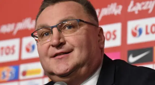 Ile zarabia trener reprezentacji Polski w piłce nożnej? Zaskakujące stawki!